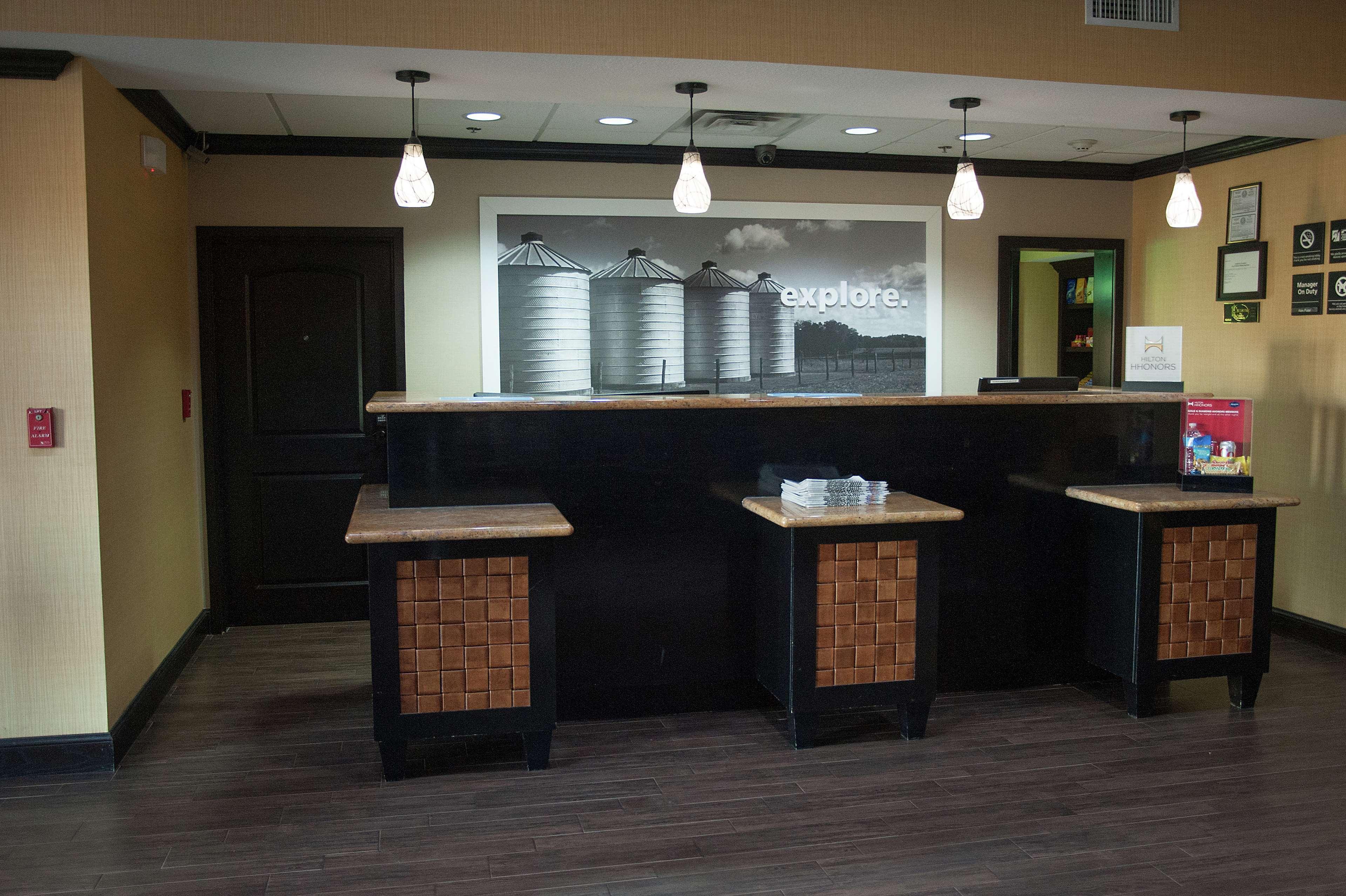 Hampton Inn & Suites Palestine Kültér fotó