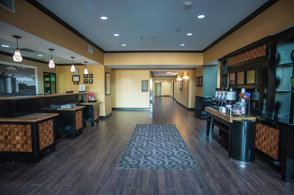 Hampton Inn & Suites Palestine Beltér fotó